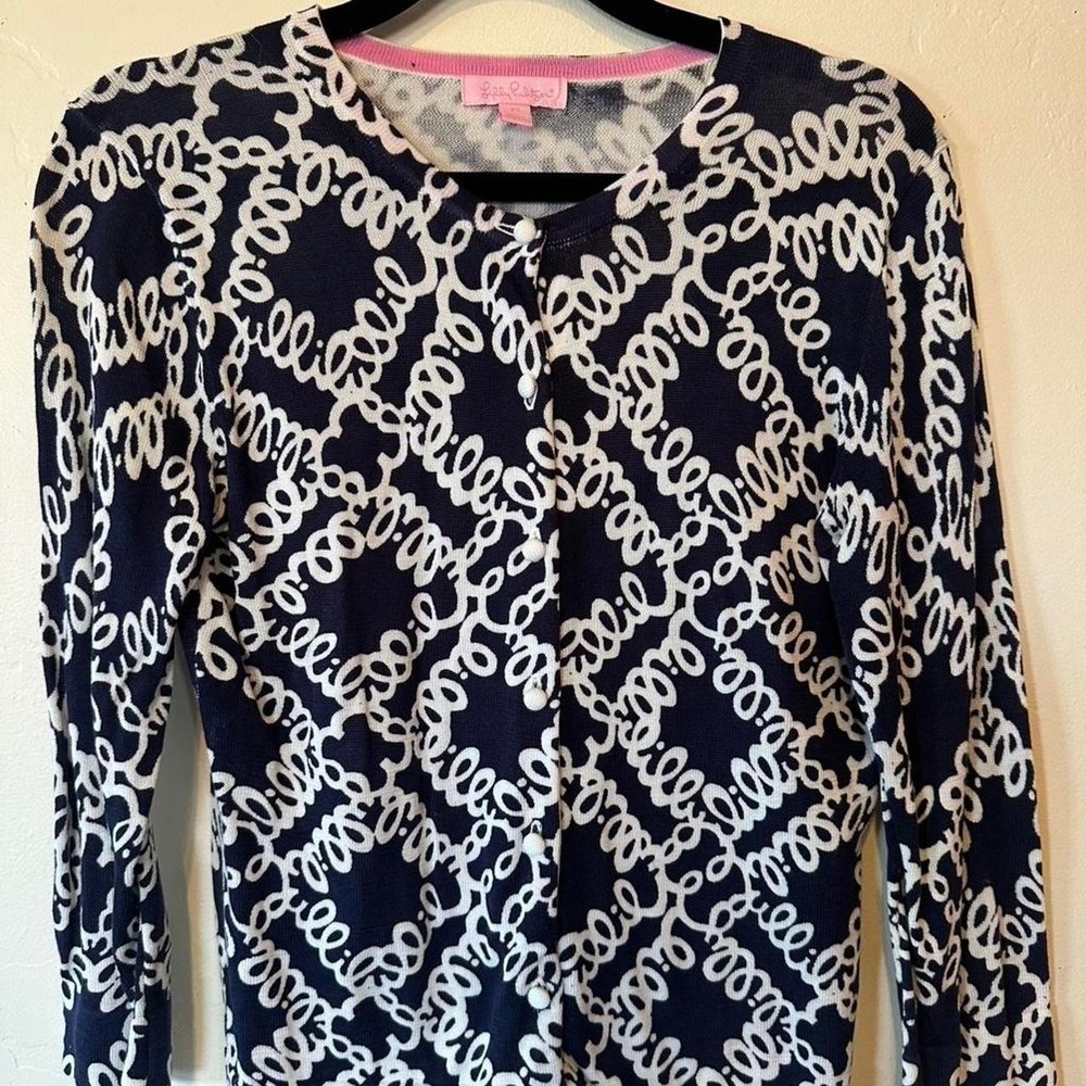 Lilly Pulitzer white and navy blue abstract chain-link pattern cardigan in XS.